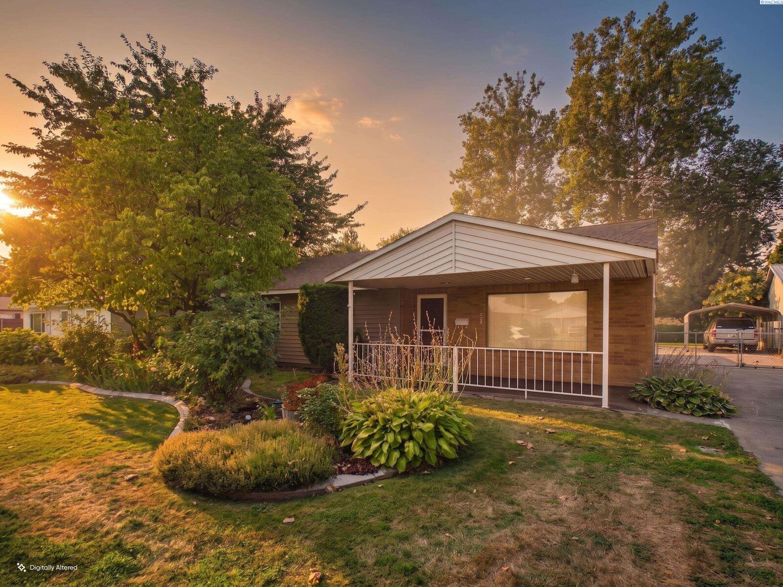 Property Photo: 609 Cottonwood WA 99352