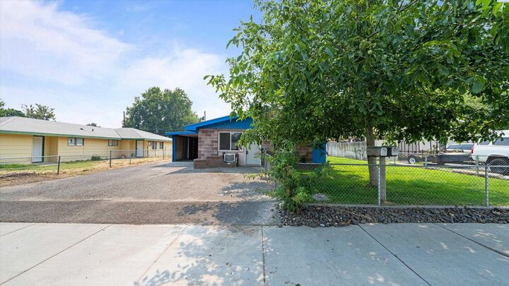 Property Photo:  1711 W 5th Ave  WA 99336 