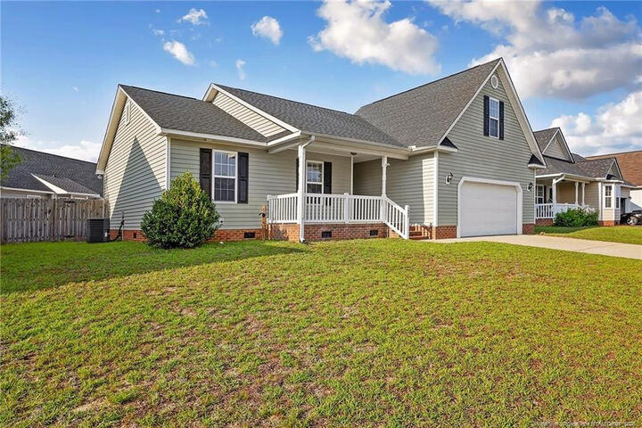 Property Photo: 1482 Avoncroft Drive NC 28306