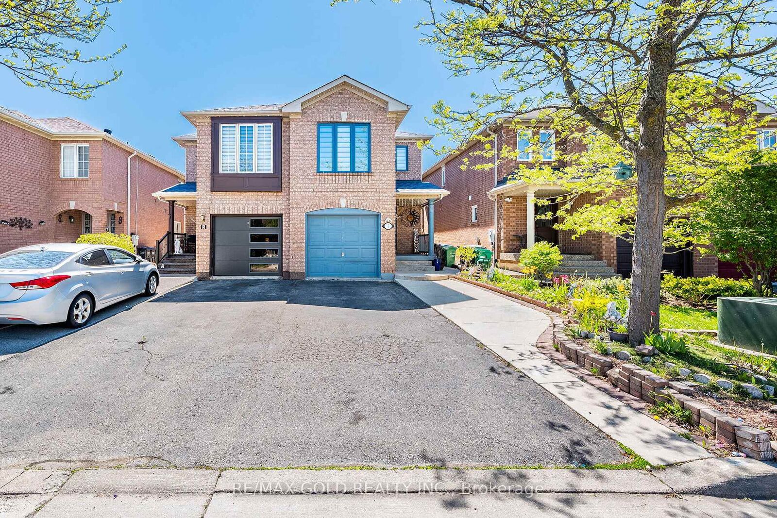 Property Photo: 7 Roadmaster Lane ON L7A 3A9