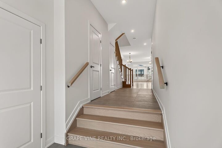 Property Photo:  239 Monticello Avenue  ON K2S 2R8 