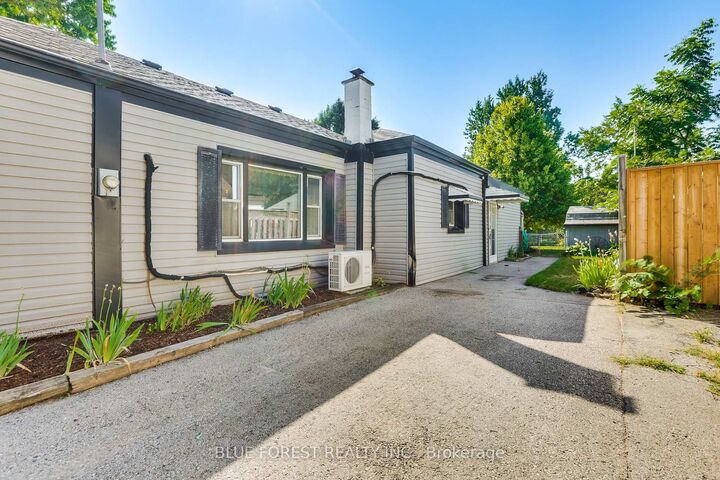Property Photo: 1039 Frances Street ON N5W 2L8