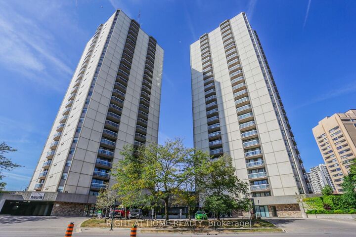 Property Photo: 363 Colborne Street 905 ON N6B 3N3