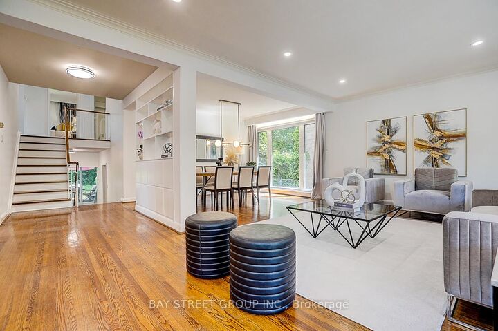 Photo de la propriété:  336 Betty Ann Drive  ON M2R 1B3 