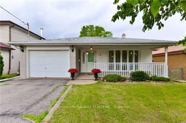 Property Photo: 10 Doverwood Court ON M2M 2G7