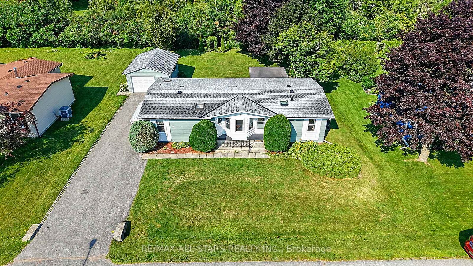 Property Photo: 30 Damsel Circle ON L0E 1R0