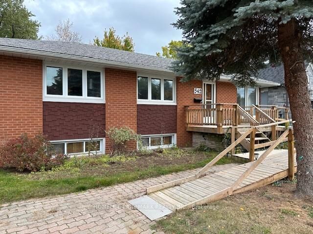 Property Photo:  542 Wingrove Crescent  ON L6L 4R6 