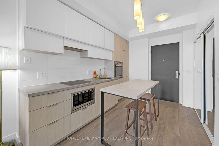 Property Photo:  8 Eglinton Avenue E 4903  ON M4P 1A6 
