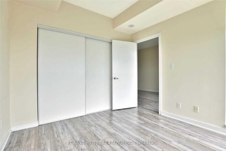 Property Photo:  4070 Confederation Parkway 3106  ON L5B 0E9 