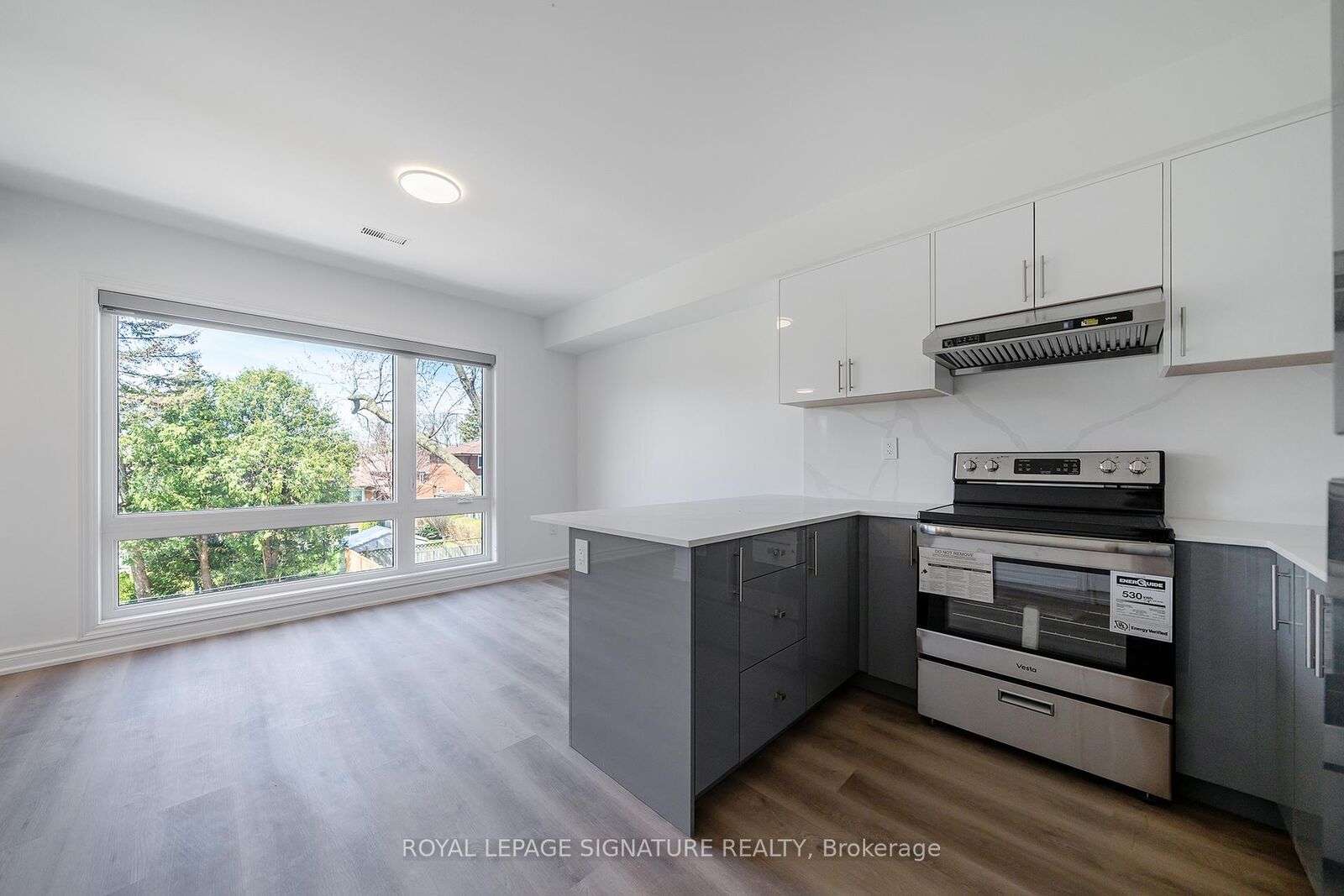 Property Photo:  2052 Pharmacy Avenue 3  ON M1T 1H8 