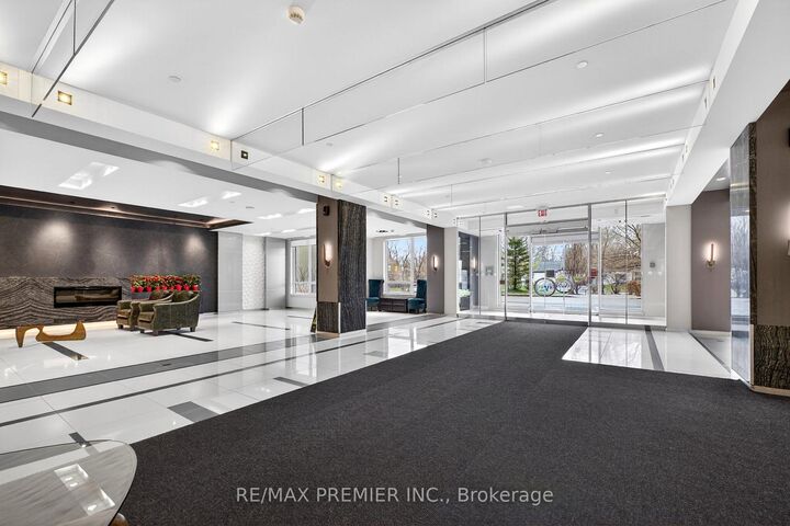 Property Photo: 7167 Yonge Street 608 ON L3T 0E1