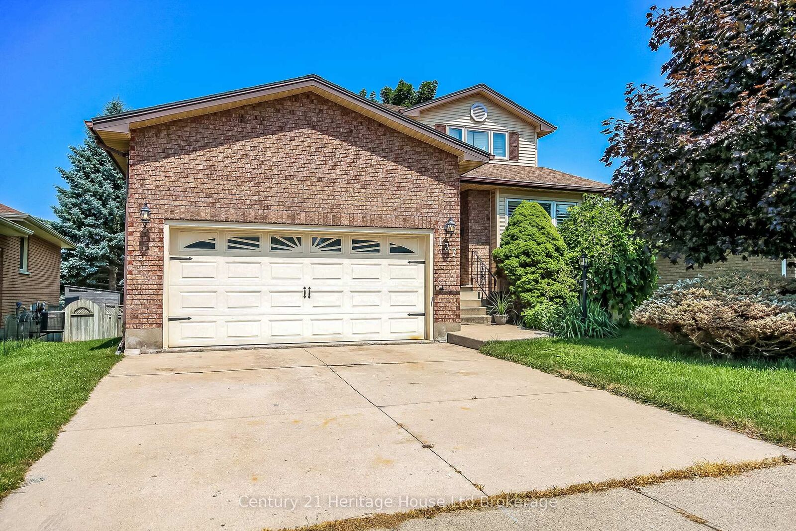 Property Photo:  137 Fifth Avenue  ON N4S 8V6 