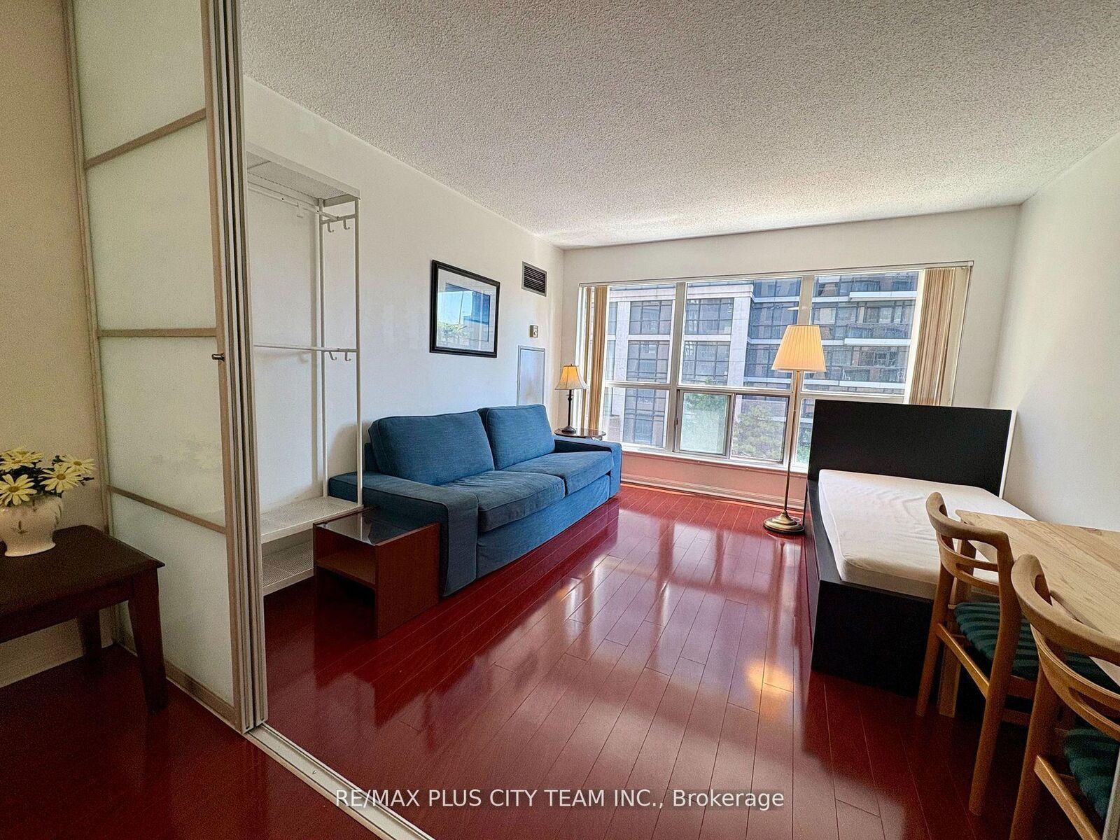 Property Photo:  7 Carlton Street 401  ON M5B 2M3 