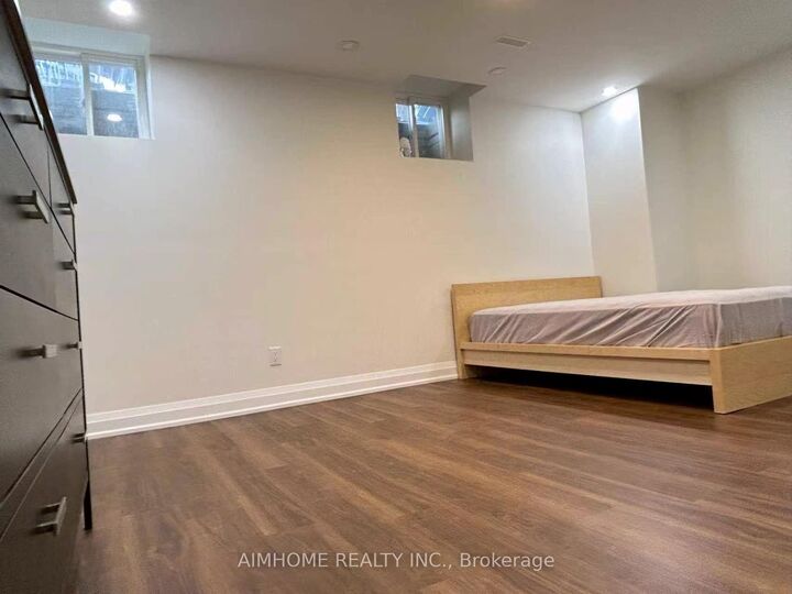 Property Photo:  130 Village Gate Drive  ON L6C 1Y5 