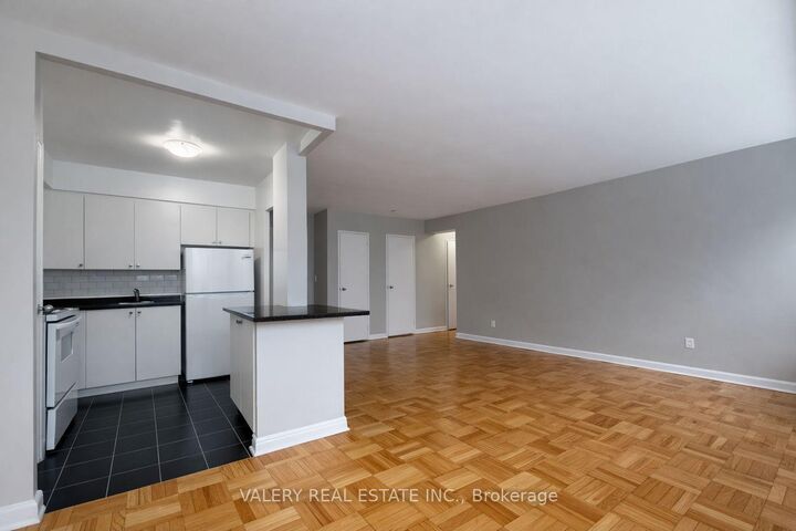 Photo de la propriété: 42 Thorncliffe Park Drive 501 ON M4H 1K1
