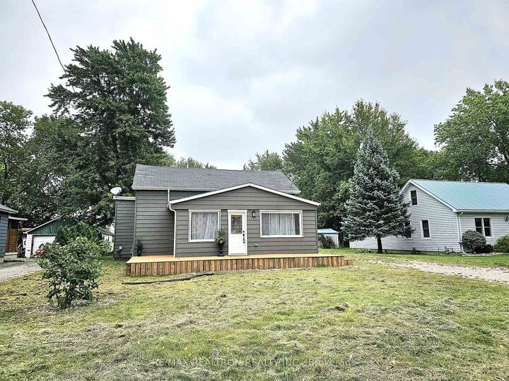 Property Photo: 23 Ella Street S ON N0P 2L0