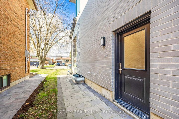 Property Photo:  39 Aragon Avenue Unit B  ON M1T 1X8 