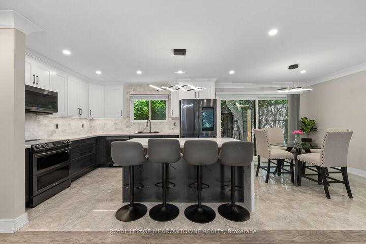 Property Photo: 1268 Forest Hill ON L6H 2C3