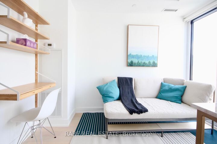 Property Photo: 7 Grenville Street 2908 ON M4Y 1X3