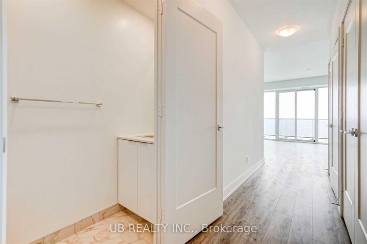 Property Photo:  70 Annie Craig Drive 5005  ON M8V 0C4 