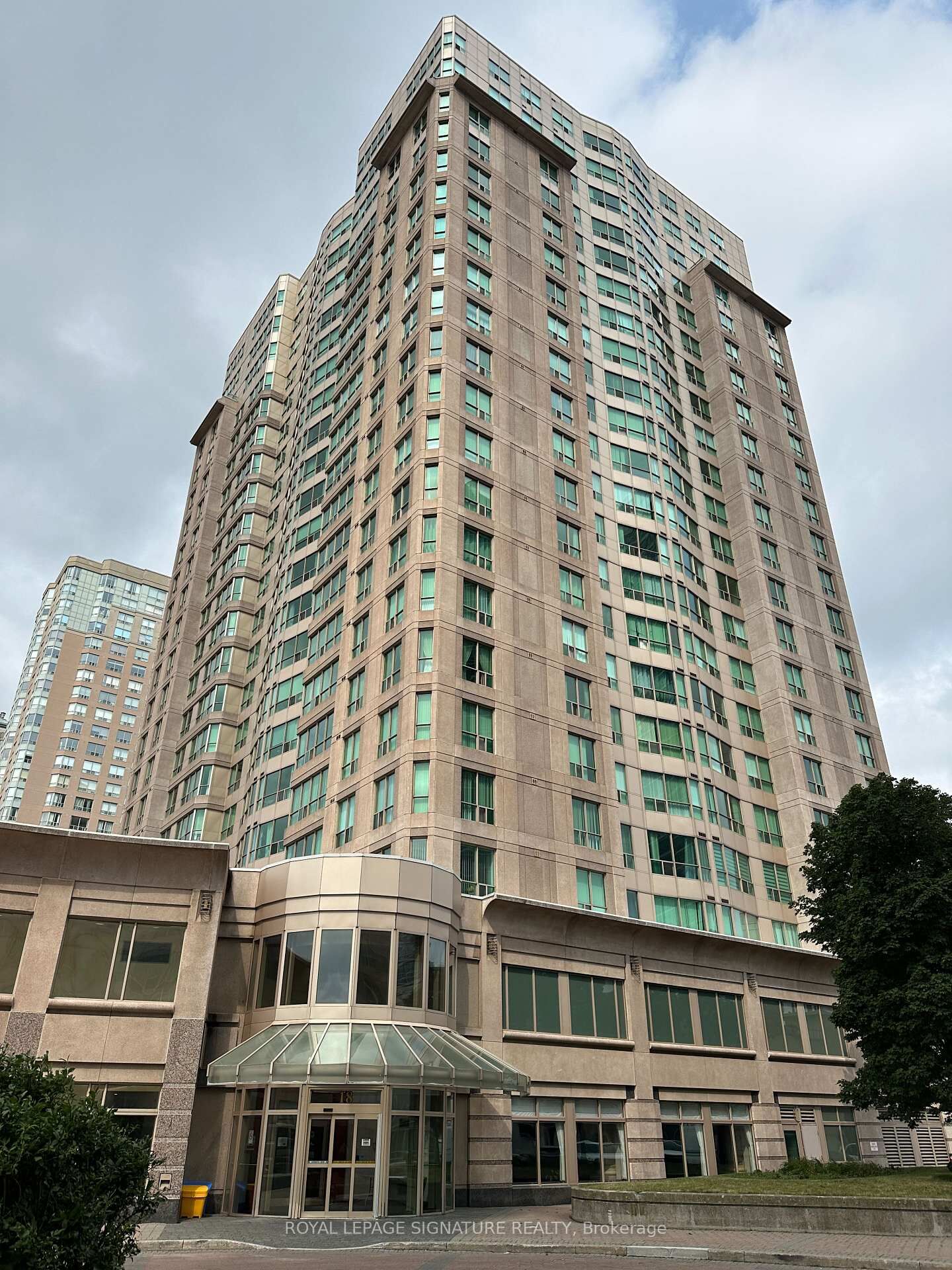 Property Photo: 18 Lee Centre Drive 1113 ON M1H 3H5