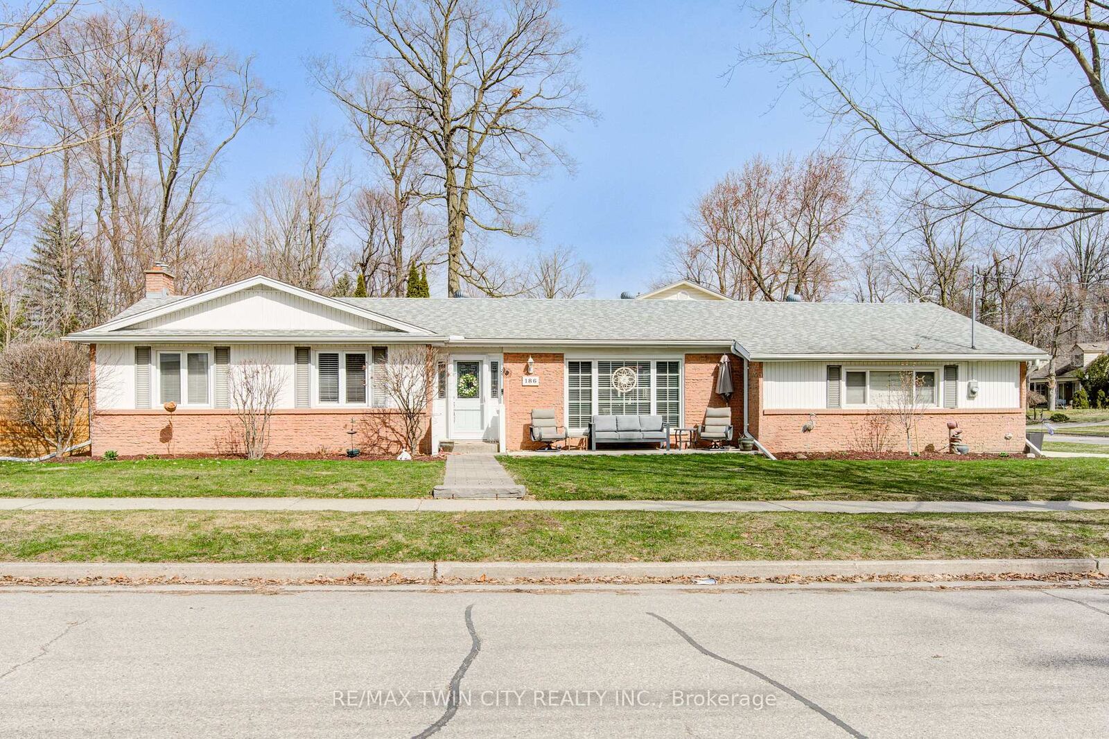 Property Photo: 186 Shuh Avenue ON N2A 1H6
