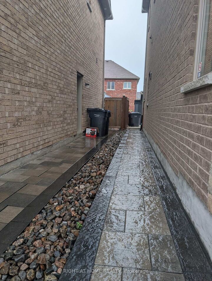 Property Photo: 46 Fanning Trail ON L6P 4J3
