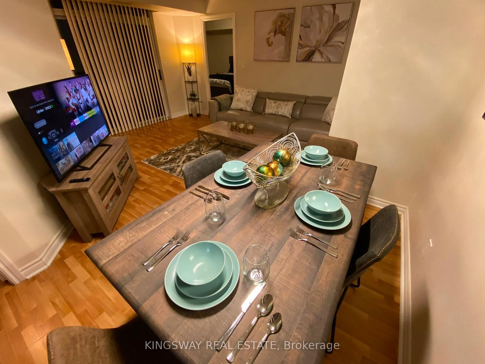 Property Photo: 3888 Duke Of York Boulevard 2730 ON L5B 4P5
