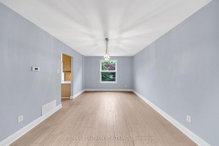 Property Photo:  141 Hialeah Crescent Upper  ON L1N 6V8 