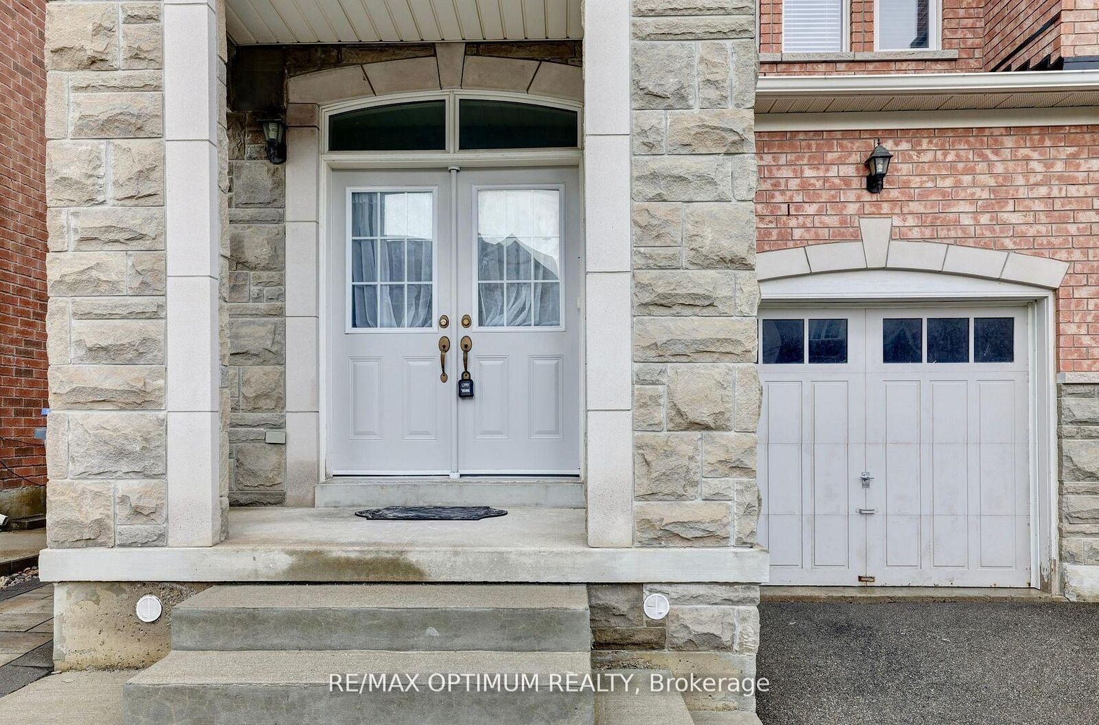 Property Photo:  21 Saint Eugene Street  ON L6Y 0N5 