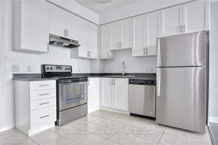 Property Photo: 2490 Old Bronte Road 515 ON L6M 4J2