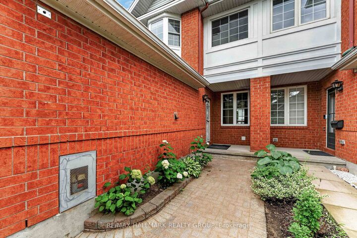 Property Photo: 16 Central Park Drive ON K2C 3Z9