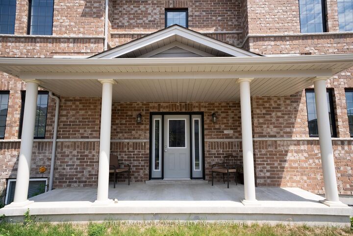 Property Photo: 134 Tartan Avenue N ON N2R 0N4