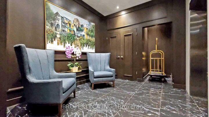 Property Photo:  80 Cumberland Street 1110  ON M5R 3V1 
