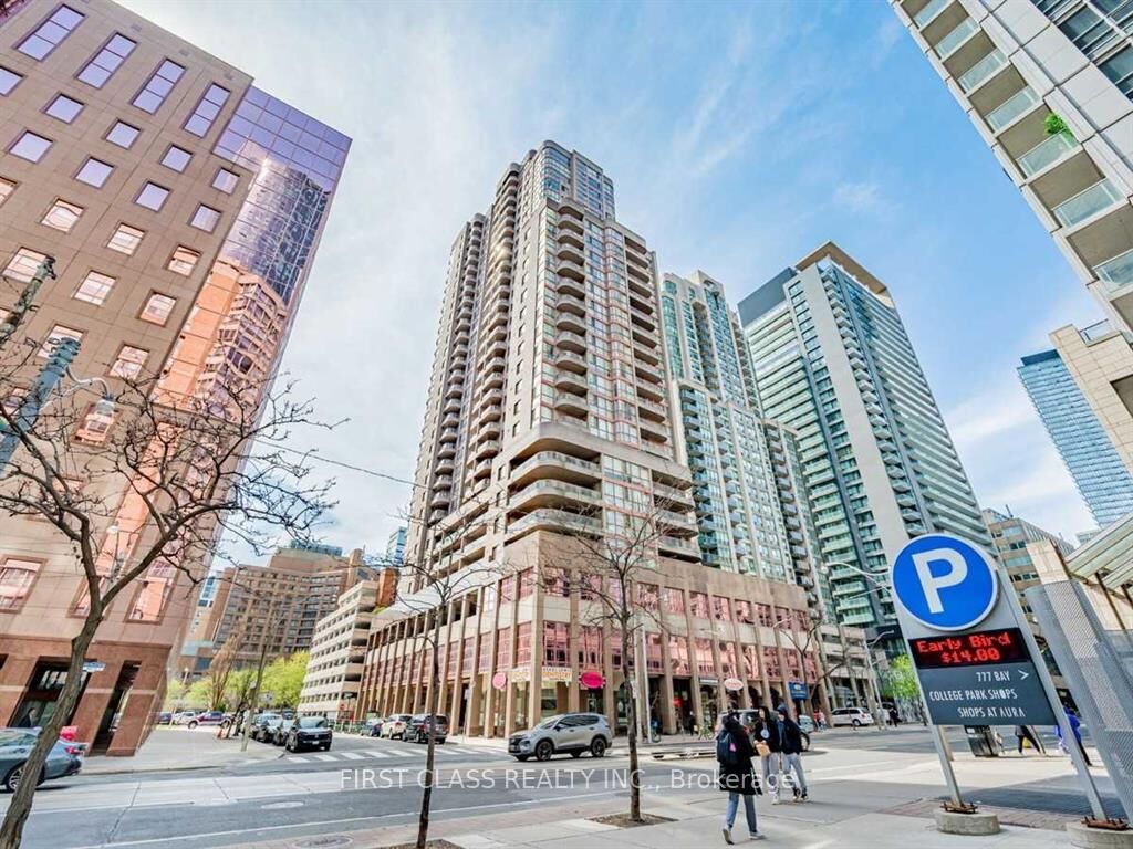 Property Photo: 736 Bay Street 303 (Secondary Bedroom) ON M5G 2M4