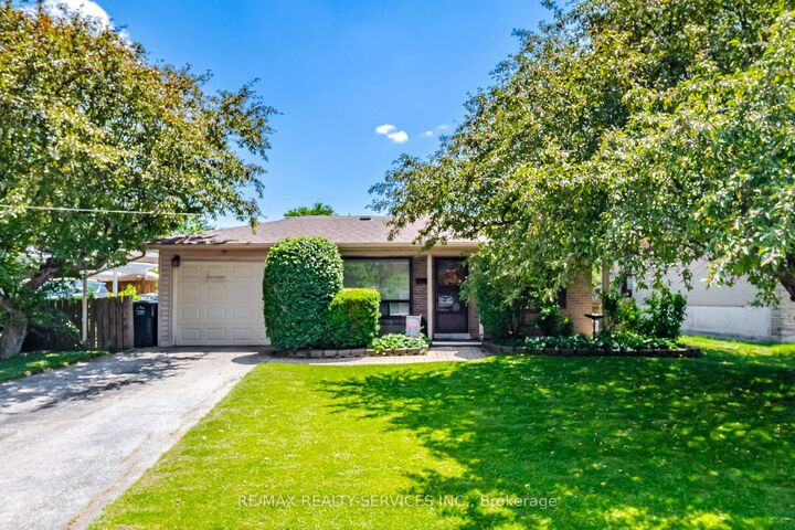 Photo de la propriété:  15 Ferndale Crescent  ON L6Y 3V3 