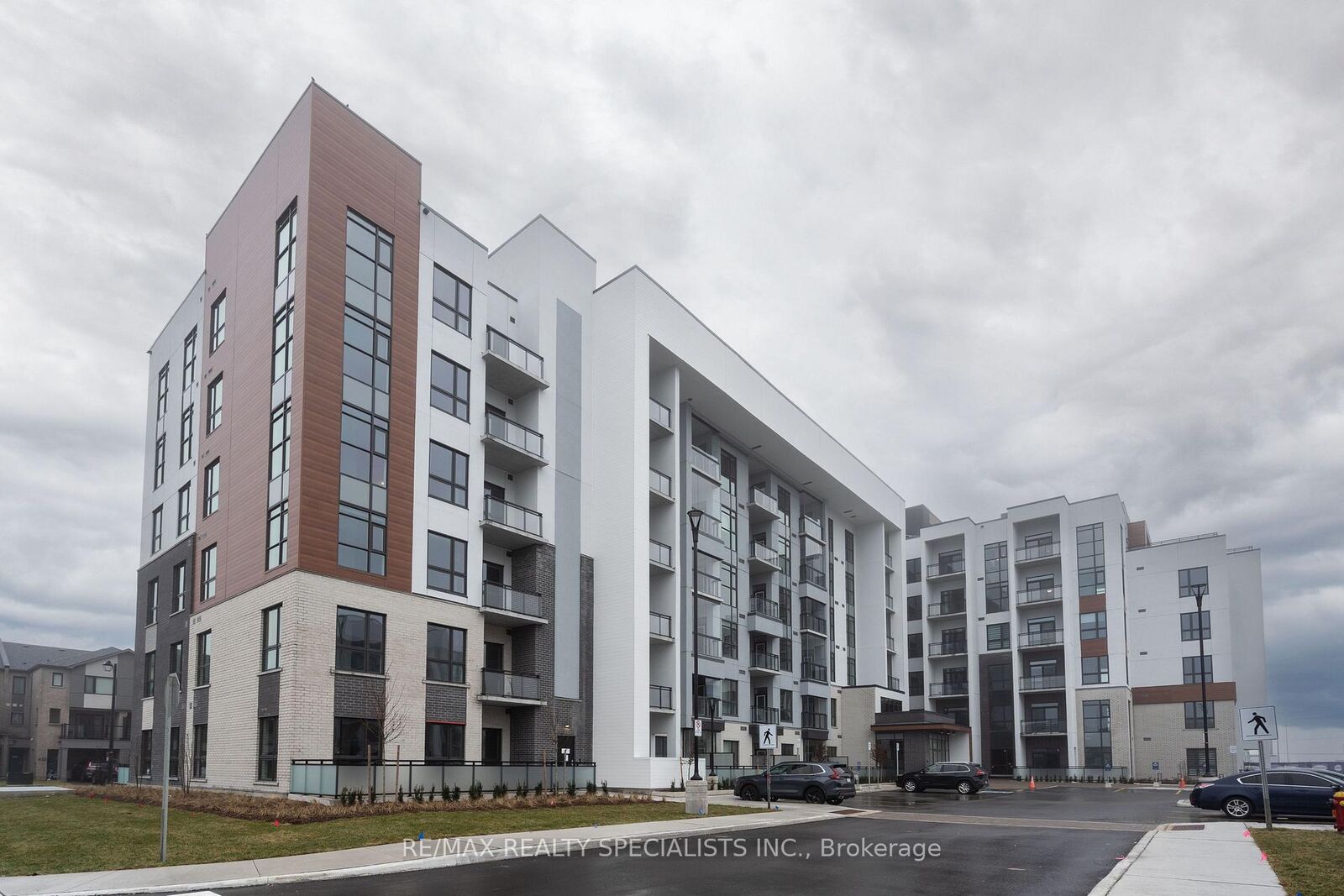 Property Photo:  470 Gordon Krantz Avenue 415  ON L9T 2X5 