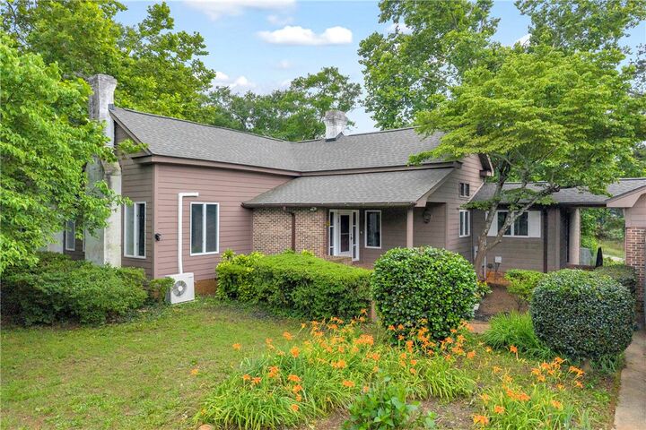 Property Photo: 200 Chenault Road SC 29689