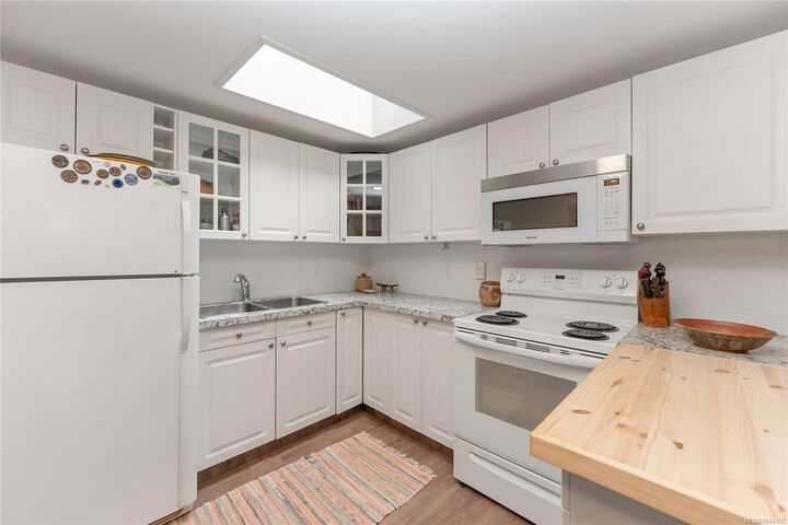 Property Photo:  104 Horel Rd W #11  BC V8K 2A3 