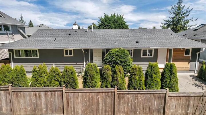 Property Photo: 5620 Hammond Bay Rd BC V9T 5N2