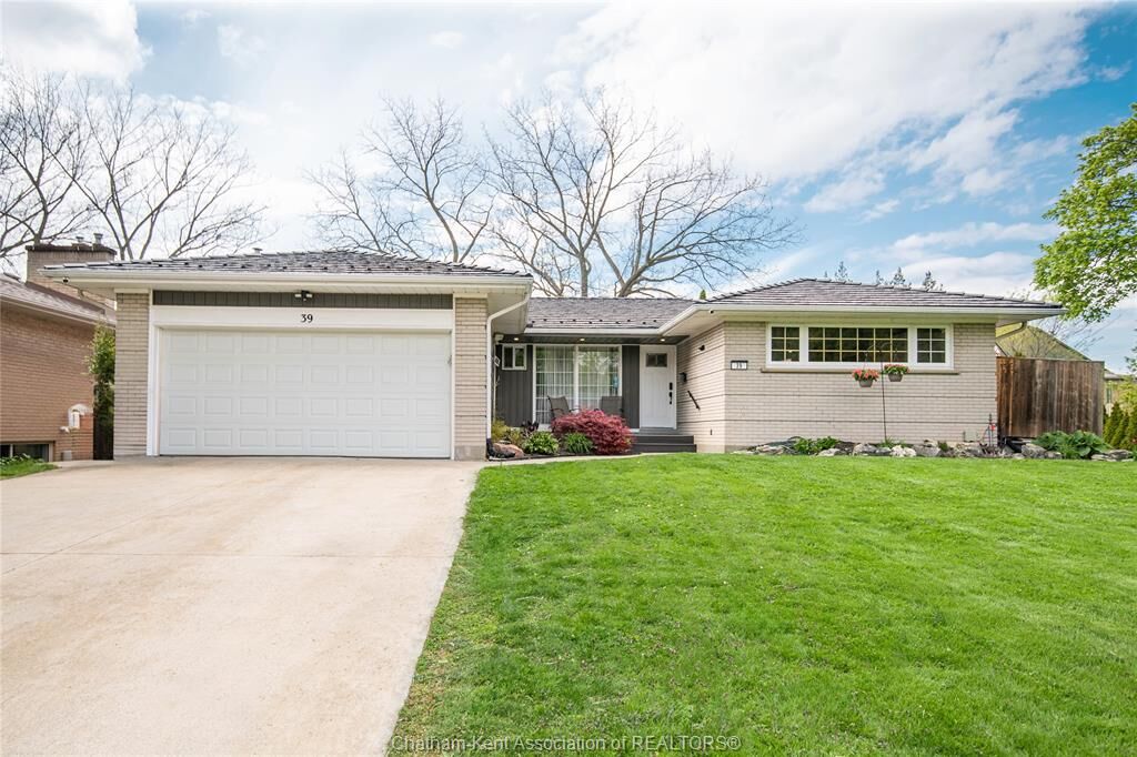 Property Photo: 39 Chippewa Drive ON N7M 5S1