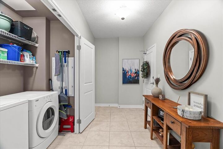 Property Photo: 330 Ridout Street North 1902 ON N6C 3Z3