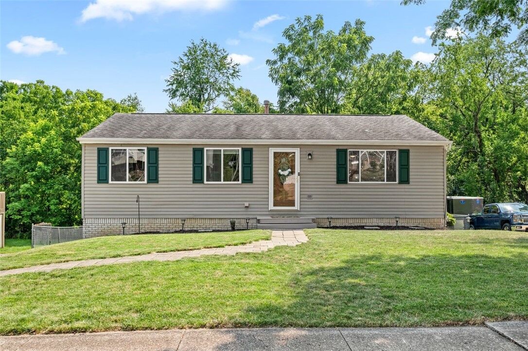 Property Photo:  114 Darnley Dr  PA 15108 