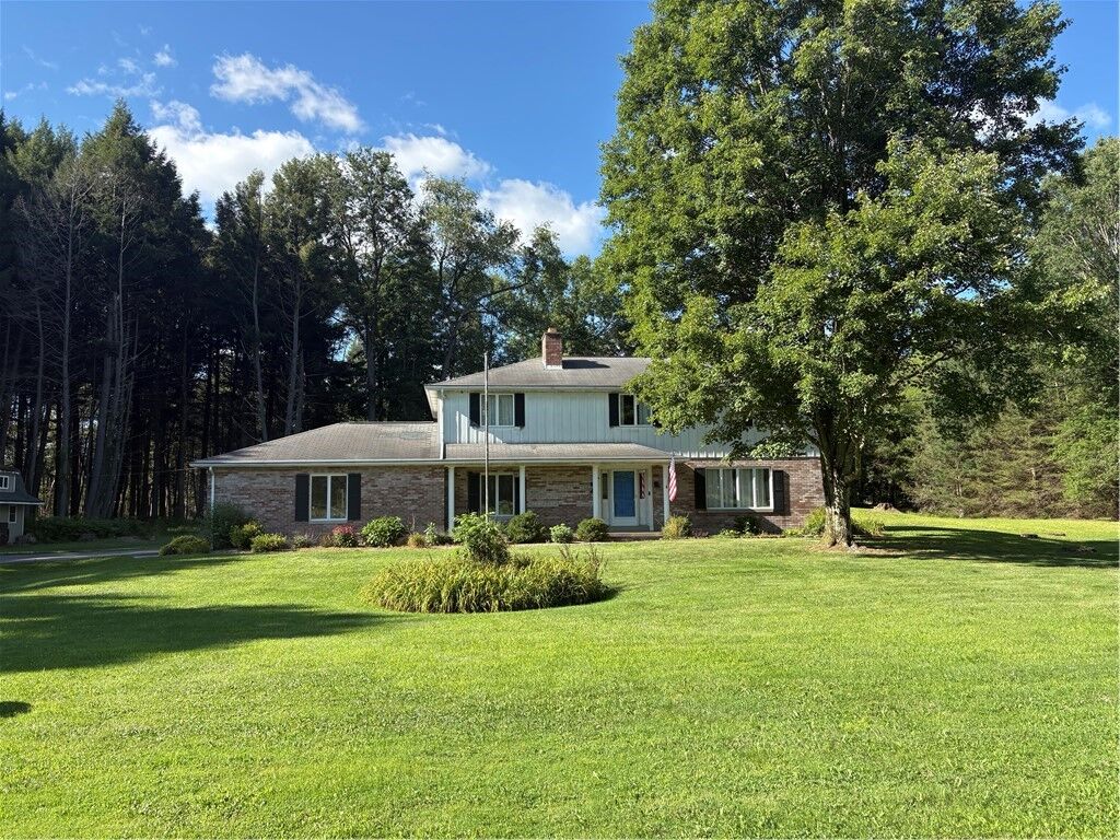 Property Photo:  26 Country Club Road  PA 16127 