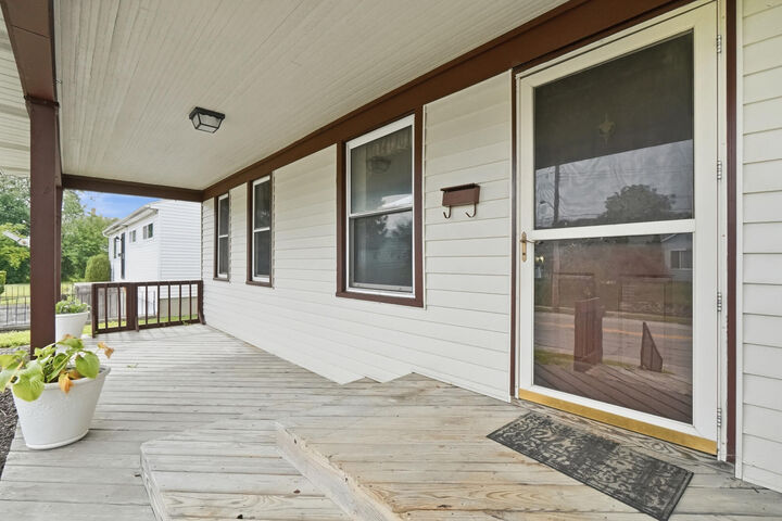 Property Photo:  1537 W Pleasant Street  OH 45506 