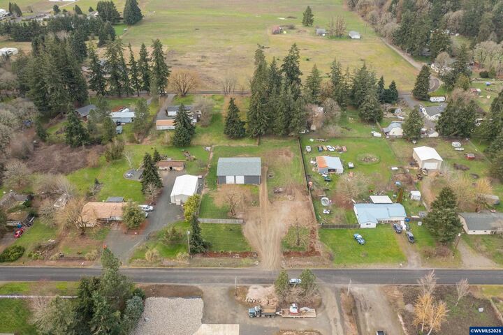 Property Photo: 1701 Harvey St SE OR 97352
