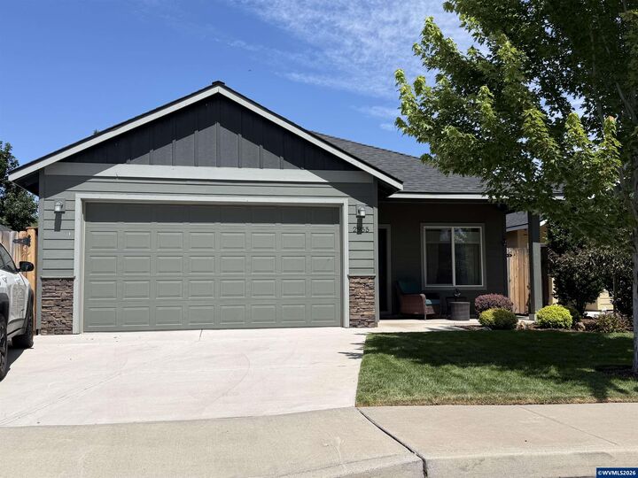 Property Photo: 2955 NW Hemlock Ln OR 97756