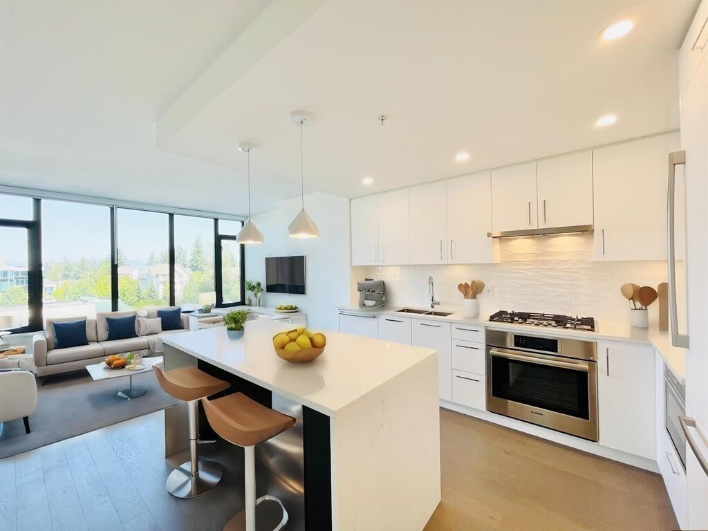 Property Photo: 1588 Johnston Road 303 BC V4B 0C5