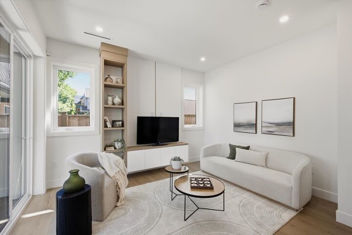 Property Photo: 3018 E 19th Avenue 1 BC V5M 2S9