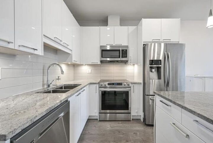 Property Photo: 20696 Eastleigh Crescent 503 BC V3A 0M3